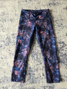 lululemon athletica Black Leggings with Pink & Blue Floral Print Wunder Under